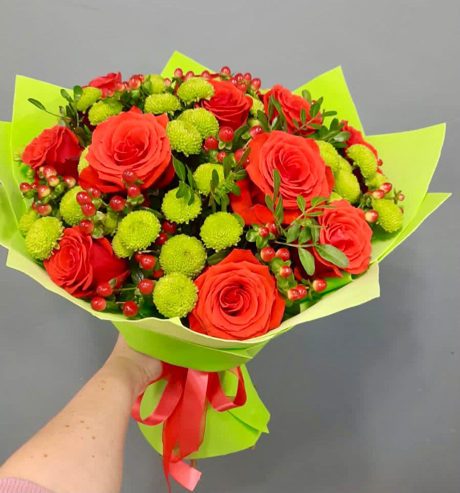 Букет цветов из: Хризантемы и Розы в Нижнем Тагиле