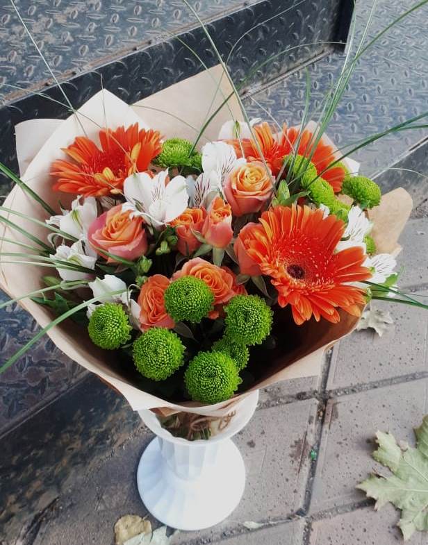 Букет цветов из: Герберы, Хризантемы, Альстромерии и Розы в Нижнем Тагиле