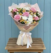 Букет цветов из:  Гвоздики, Орхидеи и Розы в Нижнем Тагиле