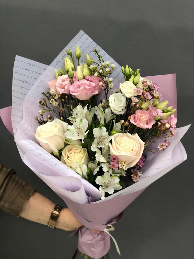 Букет цветов из: Альстромерии, Розы и Лизиантусы в Нижнем Тагиле