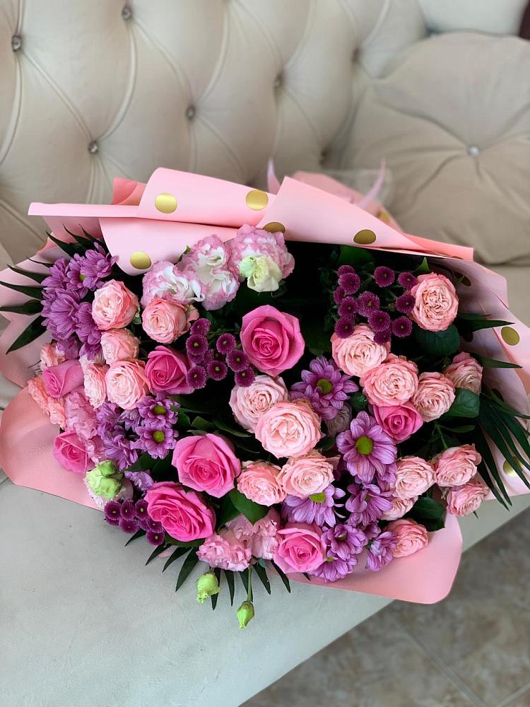 Букет цветов из: Хризантемы, Розы и Лизиантусы в Нижнем Тагиле