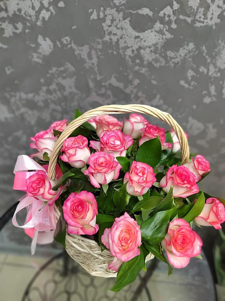 Цветочная композиция из Розы в корзине в Нижнем Тагиле