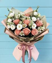Букет цветов из:  Розы, Альстромерии и Лизиантусы в Нижнем Тагиле