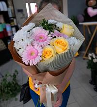 Букет цветов из:  Герберы, Розы и Хризантемы в Нижнем Тагиле