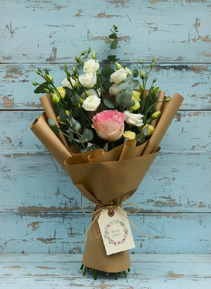 Букет цветов из: Розы и Лизиантусы в Нижнем Тагиле