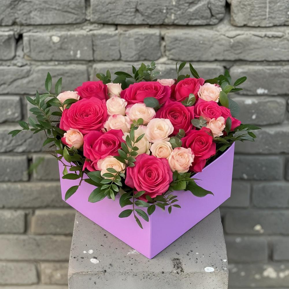 Цветочная композиция из Розы в коробке в Нижнем Тагиле