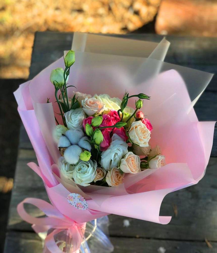 Букет цветов из: Розы и Лизиантусы в Нижнем Тагиле