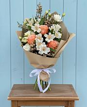 Букет цветов из:  Альстромерии, Лизиантусы, Розы и Хризантемы #REPLACE_PRED# Нижнем Тагиле