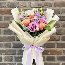 Букет цветов из:  Лизиантусы и Розы в Нижнем Тагиле