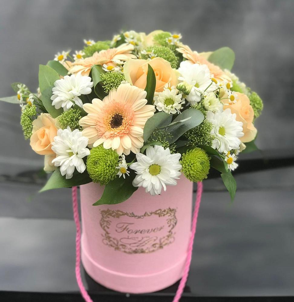 Цветочная композиция из Розы, Герберы и Хризантемы в шляпной коробке в Нижнем Тагиле