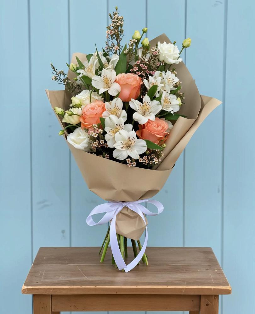 Букет цветов из: Альстромерии, Лизиантусы, Розы и Хризантемы в Нижнем Тагиле