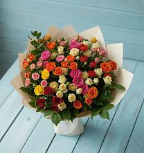 Букет Микс из разноцветных кустовых роз в Нижнем Тагиле